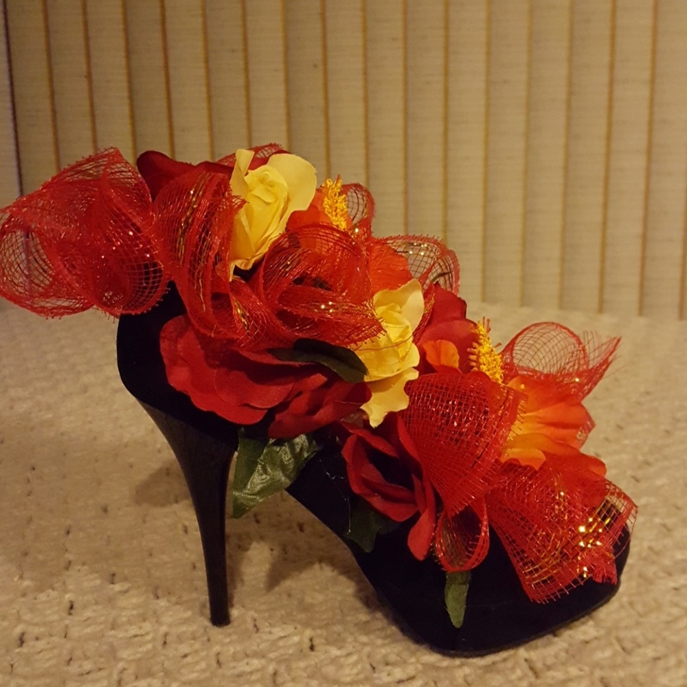 Decorative shoe for your table or shelf.